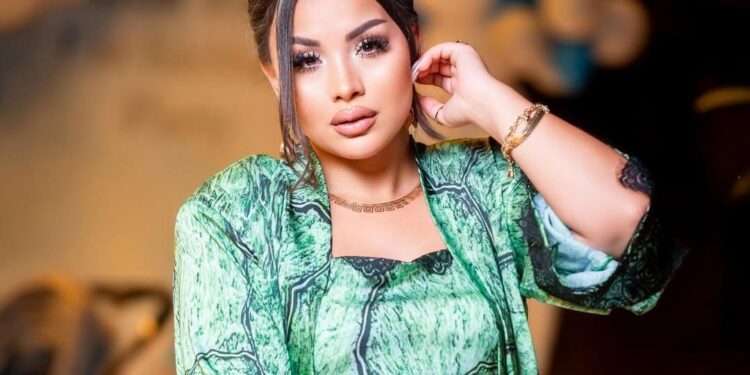 Tanınmış müğənninin toyda biabırçı canlı İFASI - VİDEO