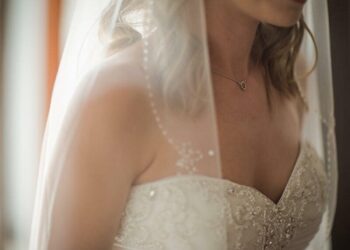 Toyda qızın açıq-saçıq gəlinliyi müzakirə yaratdı – VİDEO