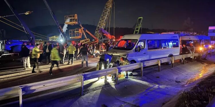 Zəncirvari qəza: 1 ölü, 13 yaralı