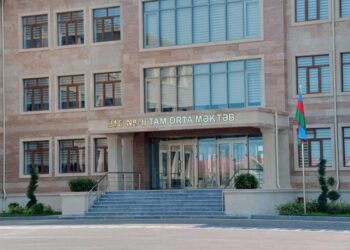 Bakıda məktəb direktoru müəllimi xəstəxanalıq edib? – AÇIQLAMA