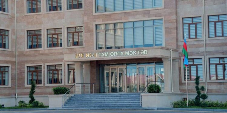 Bakıda məktəb direktoru müəllimi xəstəxanalıq edib? - AÇIQLAMA