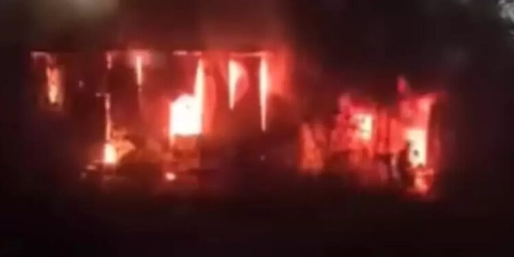 Fabrik yandı: 1 yaralı