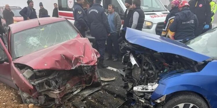 İki avtomobil toqquşdu: 5 yaralı