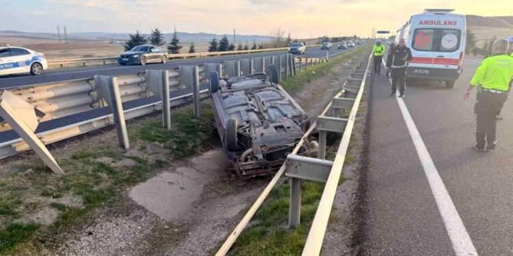 Avtomobil aşdı: 3 yaralı