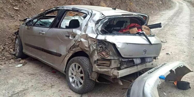 Avtomobil uçurumdan aşdı: Sürücü ağır yaralandı