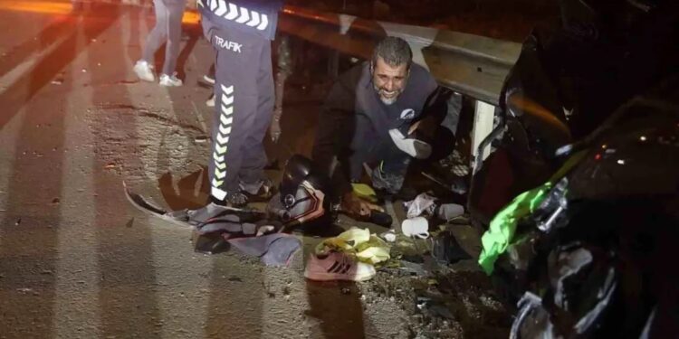 Minik avtomobili motosiklet toqquşdu: 17 yaşlı qız öldü