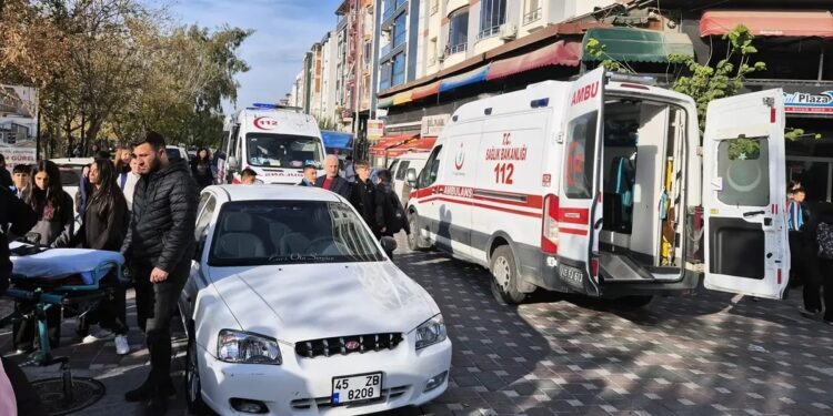 Minik avtomobili və motosiklet toqquşdu: 2 yaralı