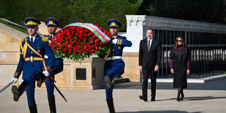 Şəhidlərin xatirəsinə ehtiram - FOTOLAR