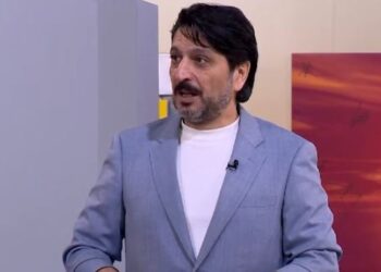 “Təhsil naziri, uşağa belə şeir öyrətməzlər”