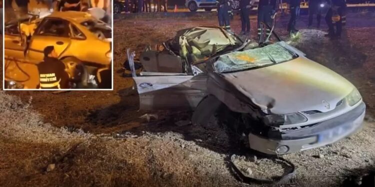 Minik avtomobili TIR-a çırpılaraq aşdı: 2 azyaşlı öldü