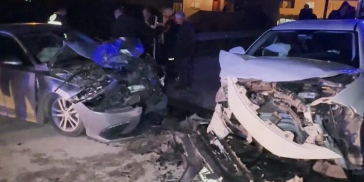 İki avtomobil toqquşdu: 7 yaralı