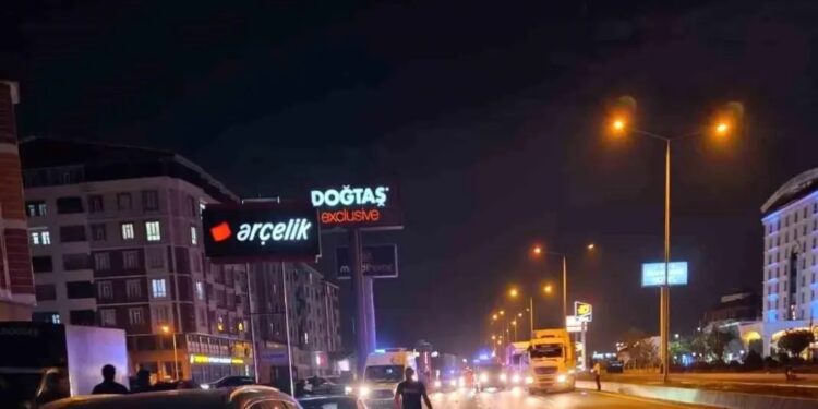 Minik avtomobili iki piyadanı vurdu: 1 ölü, 1 yaralı