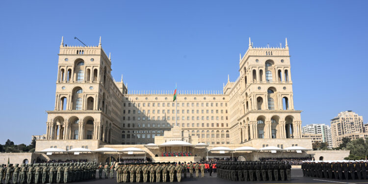 Bakıda Zəfər paradı keçirildi - VİDEO