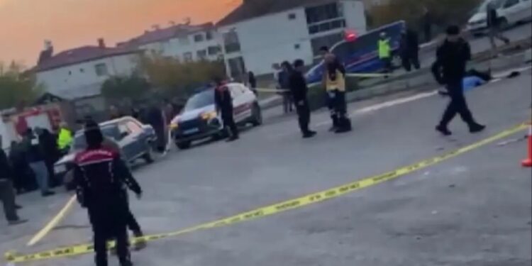 Minik avtomobili və traktor toqquşdu: 2 sürücü yaralandı, piyada öldü