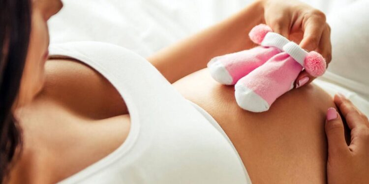 Ata nə qədər optimist olsa, erkən doğuş riski o qədər azalırmış