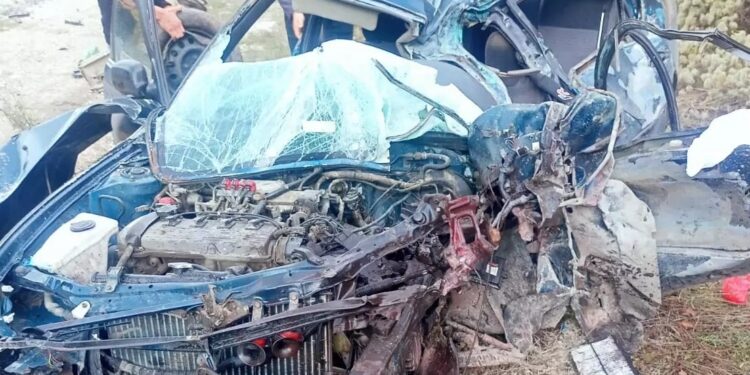 Minik avtomobili və yük maşını toqquşdu: 1 ölü, 1 yaralı