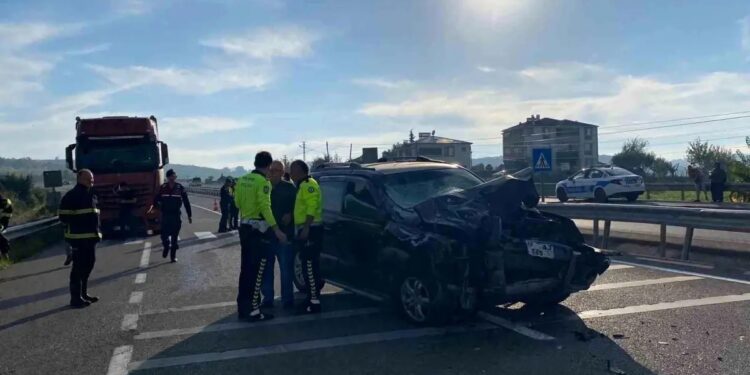 Minik avtomobili və traktor toqquşdu: 2 yaralı