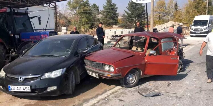 İki avtomobil toqquşdu: 1 ölü