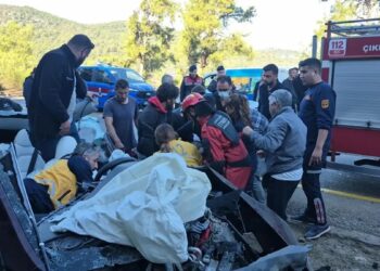 Minik avtomobili TIR toqquşdu: 2 yaralı