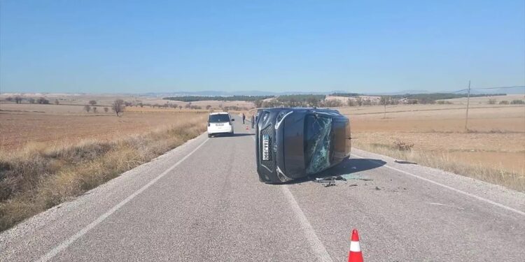 Avtomobil aşdı: 2 yaralı