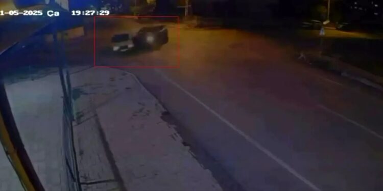 Minik avtomobili və cip toqquşdu: 3 yaralı