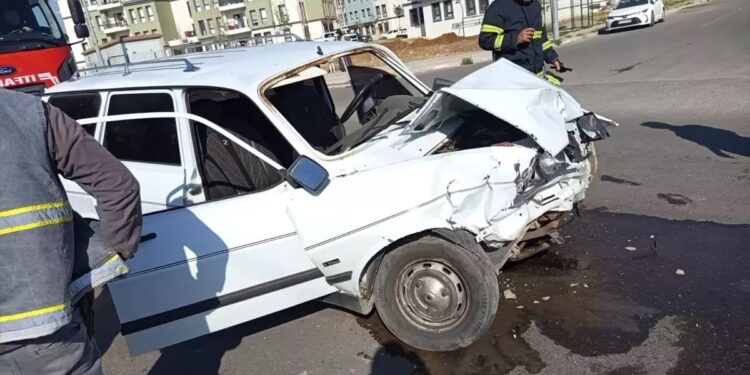 İki avtomobil toqquşdu: 4 yaralı