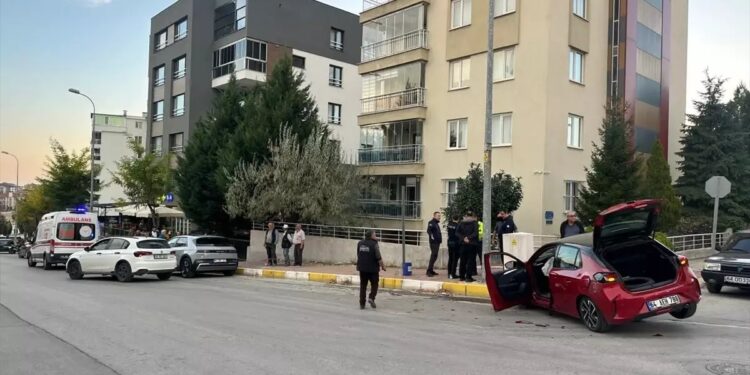 İki avtomobil toqquşdu: Ana və qıza yaralandı