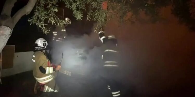 Parklanmış vəziyyətdə olan avtomobil yandı