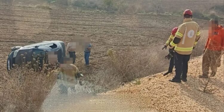 Avtomobil yol kənarına aşdı: 1 yaralı