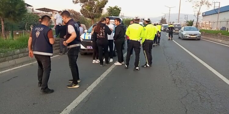 Minik avtomobili velosiped sürəni vurdu