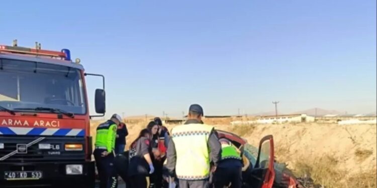 Minik avtomobili və yük maşını toqquşdu: 1 ölü, 1 yaralı