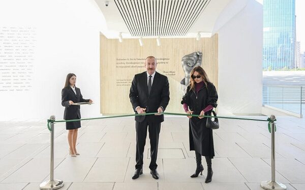 İlham Əliyev və Mehriban Əliyeva Bakıda Zəfər muzeyinin açılışında iştirak ediblər - FOTOLAR