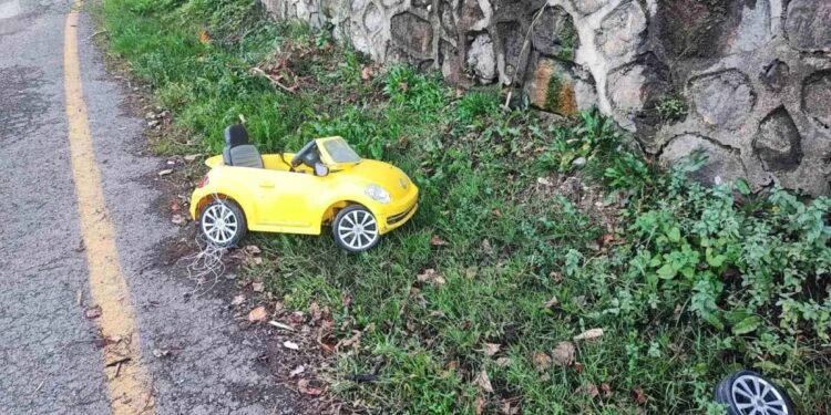 Minik avtomobili uşaq avtomobilinə çırpıldı: 10 yaşlı uşaq yaralandı