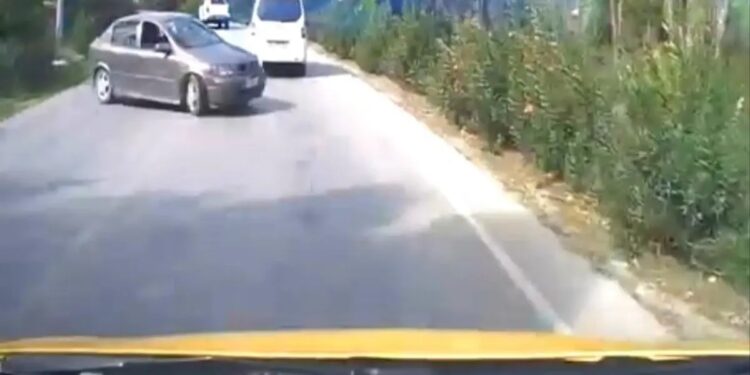 Minik avtomobili taksi ilə toqquşdu:2 yaralı