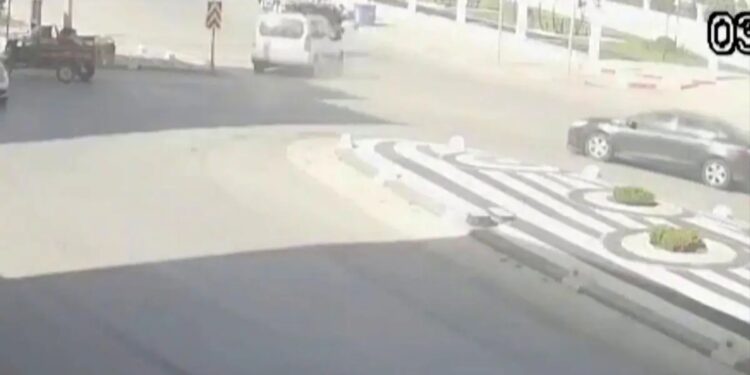 İki avtomobil toqquşdu