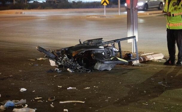 Minik avtomobili motosikletə çırpıldı