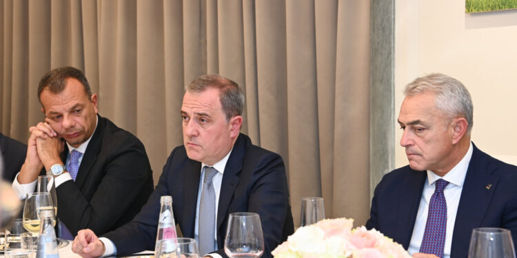 Ceyhun Bayramov Romada İtaliya rəsmiləri ilə şam yeməyinə qatılıb