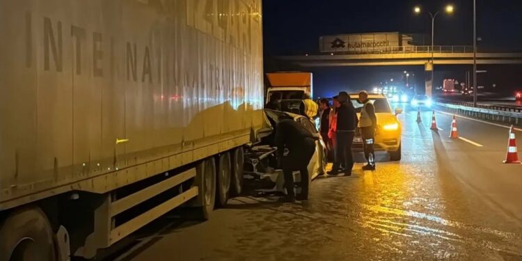 Minik avtomobili və TIR toqquşdu: 1 yaralı