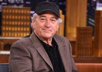 Robert De Niro Bakıya gələcək