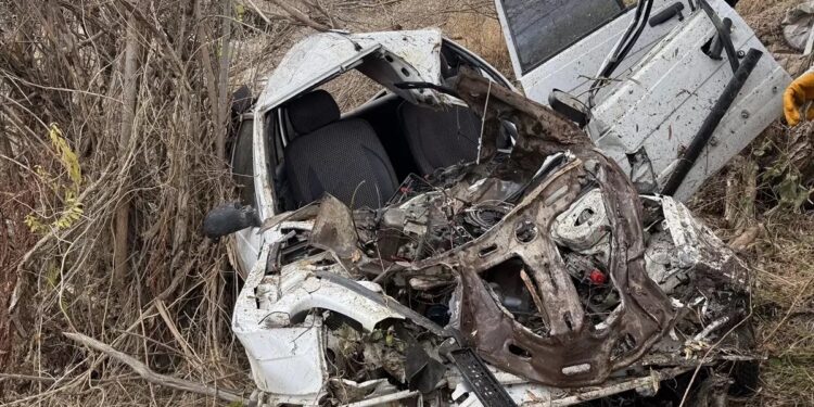 Avtomobil körpüdən aşdı: Ana və oğul yaralandı