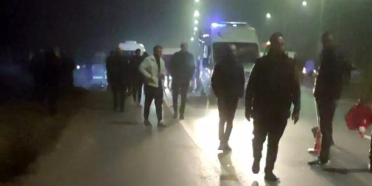 Motosiklet və minik avtomobili toqquşdu: 2 yaralı