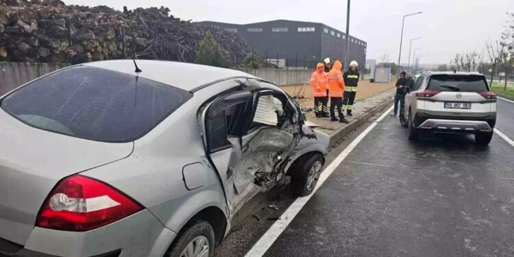 İki avtomobil toqquşdu: 1 yaralı