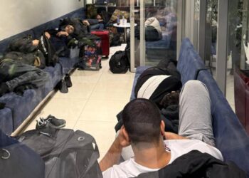 Azərbaycanlı tələbələr Moldova aeroportunda qalıb – XİN-dən açıqlama – FOTOLAR