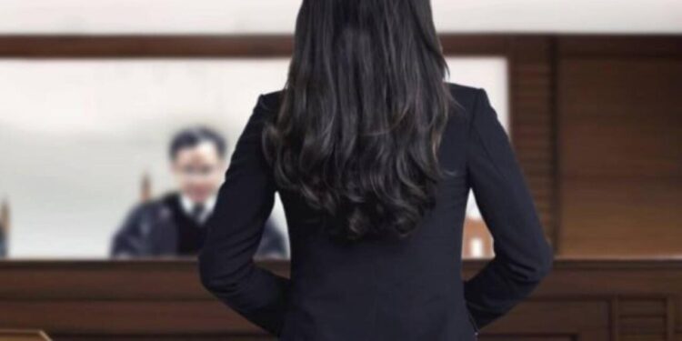 Azərbaycanda qadın ərinin sinif yoldaşına zəng etdiyinə görə döyüldü