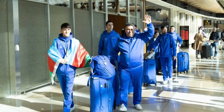 Coşqun Əliyevin hava limanında qarşılanma mərasimi keçirilib