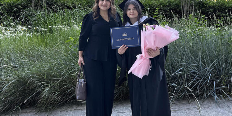 Həkimlər yanğında anası ölən qızı oyanmağa qoymur