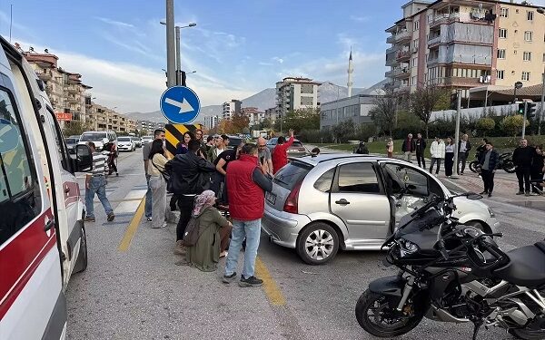 Minik avtomobili və motosiklet toqquşdu: 4 yaralı