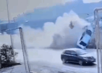 Bakıda dəhşətli qəza: Sürücü avtomobildən uçdu – ANBAAN VİDEO