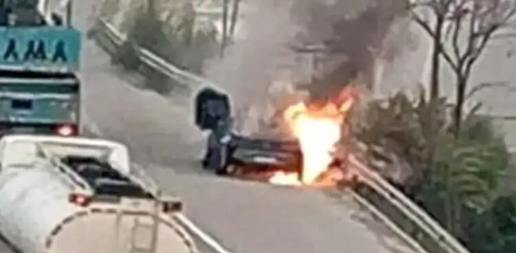 Hərəkətdə olan avtomobil yandı