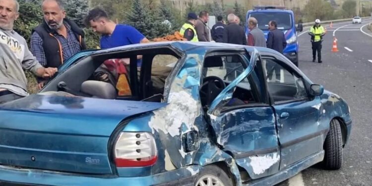 Minik avtomobili TIR-la toqquşdu: 1 yaralı